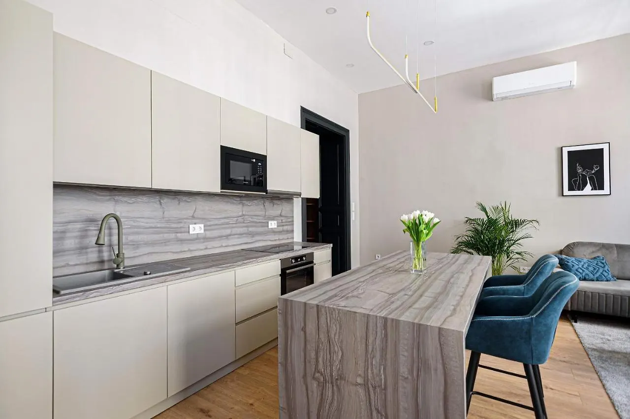 Luxurious & Spacious Central Apartment In The Kertesz Street Budapest