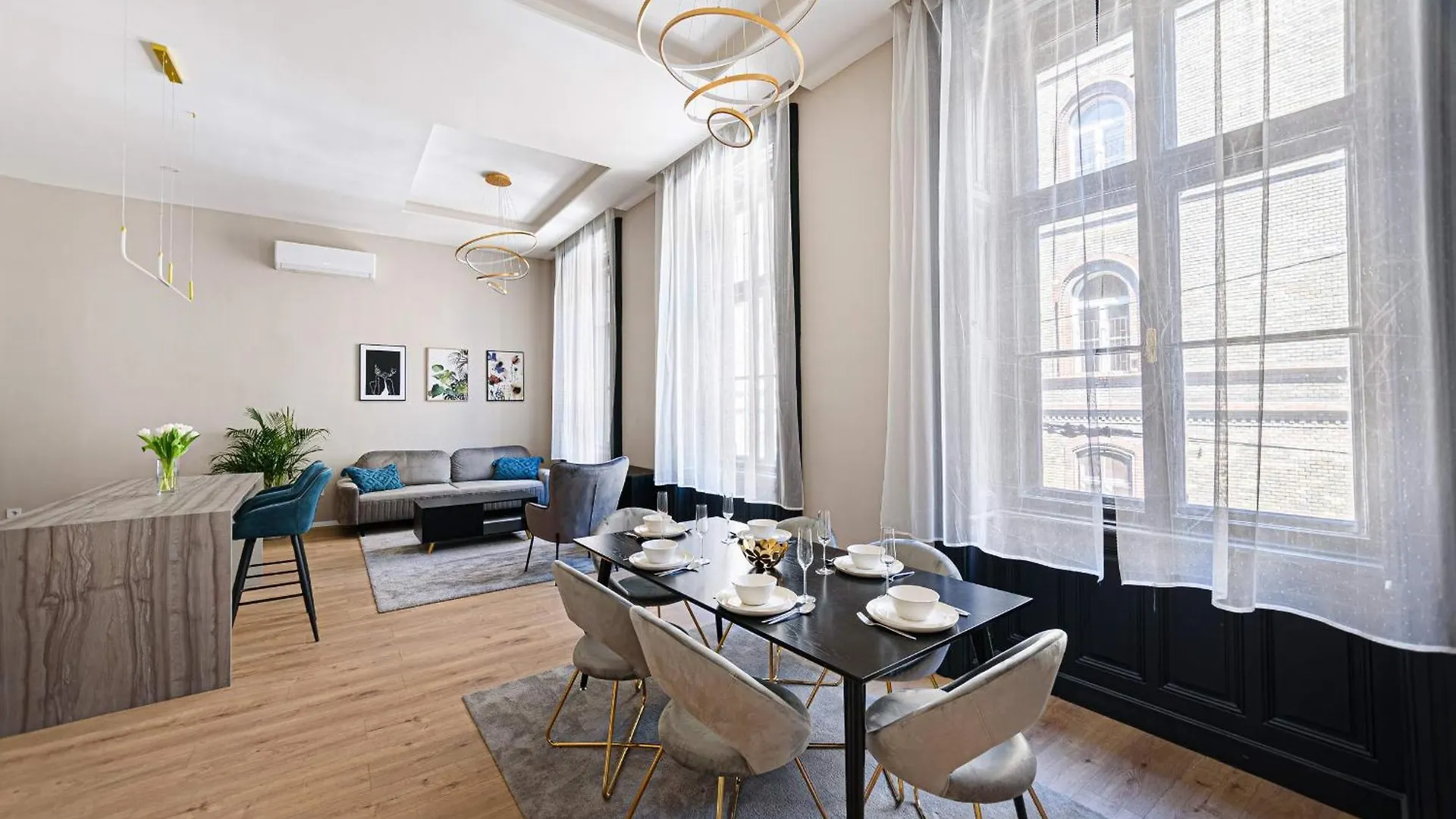 Luxurious & Spacious Central Apartment In The Kertesz Street Budapest