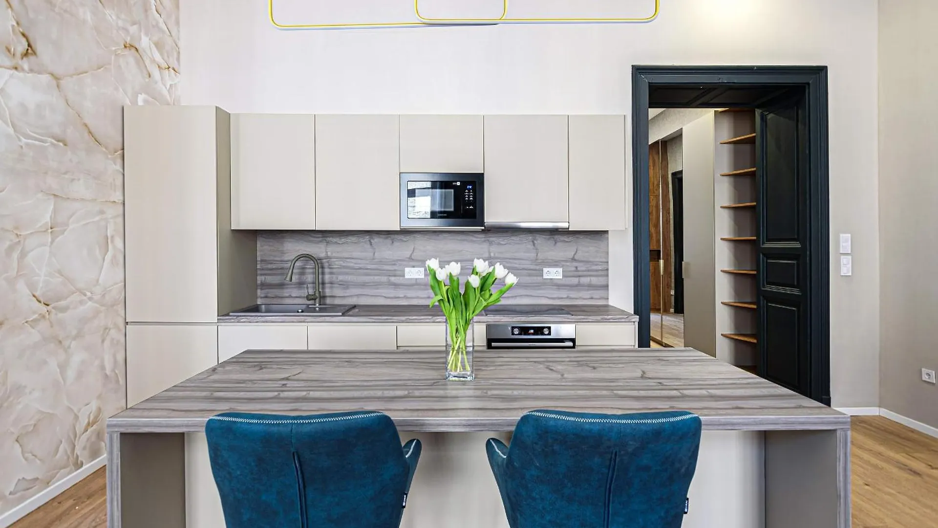Luxurious & Spacious Central Apartment In The Kertesz Street Budapest