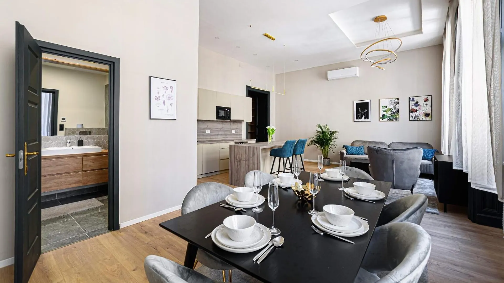 Luxurious & Spacious Central Apartment In The Kertesz Street Budapest Hungary