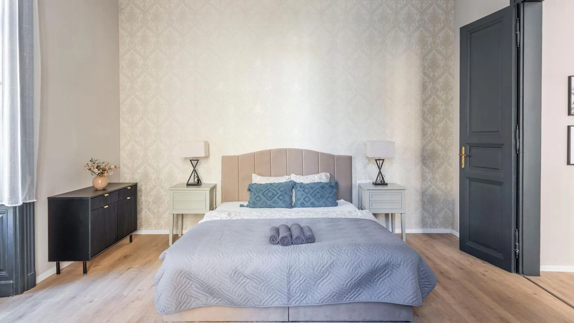 Luxurious & Spacious Central Apartment In The Kertesz Street Budapest 0*,  Hungary