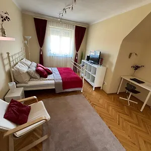  Apartment Downtown Hideaway