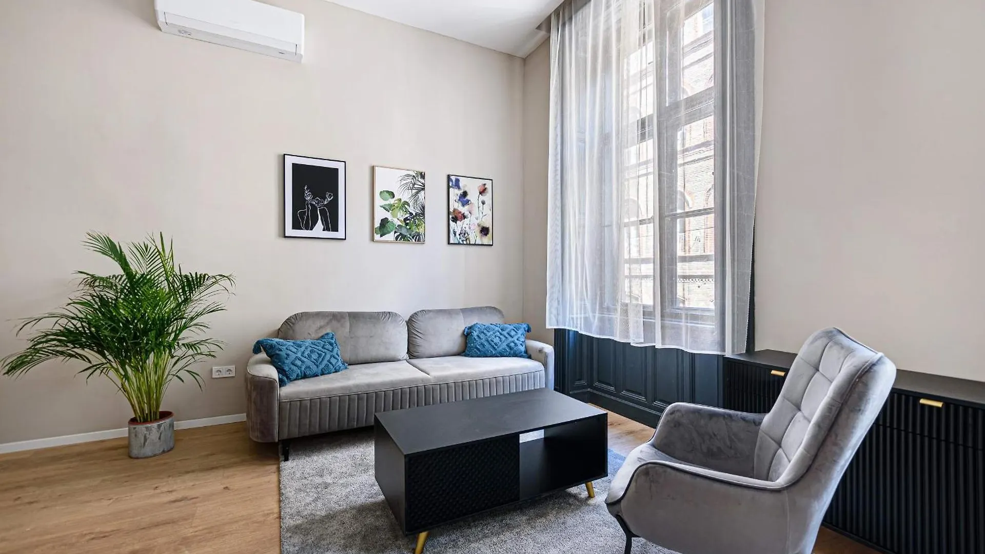 Luxurious & Spacious Central Apartment In The Kertesz Street Budapest Hungary