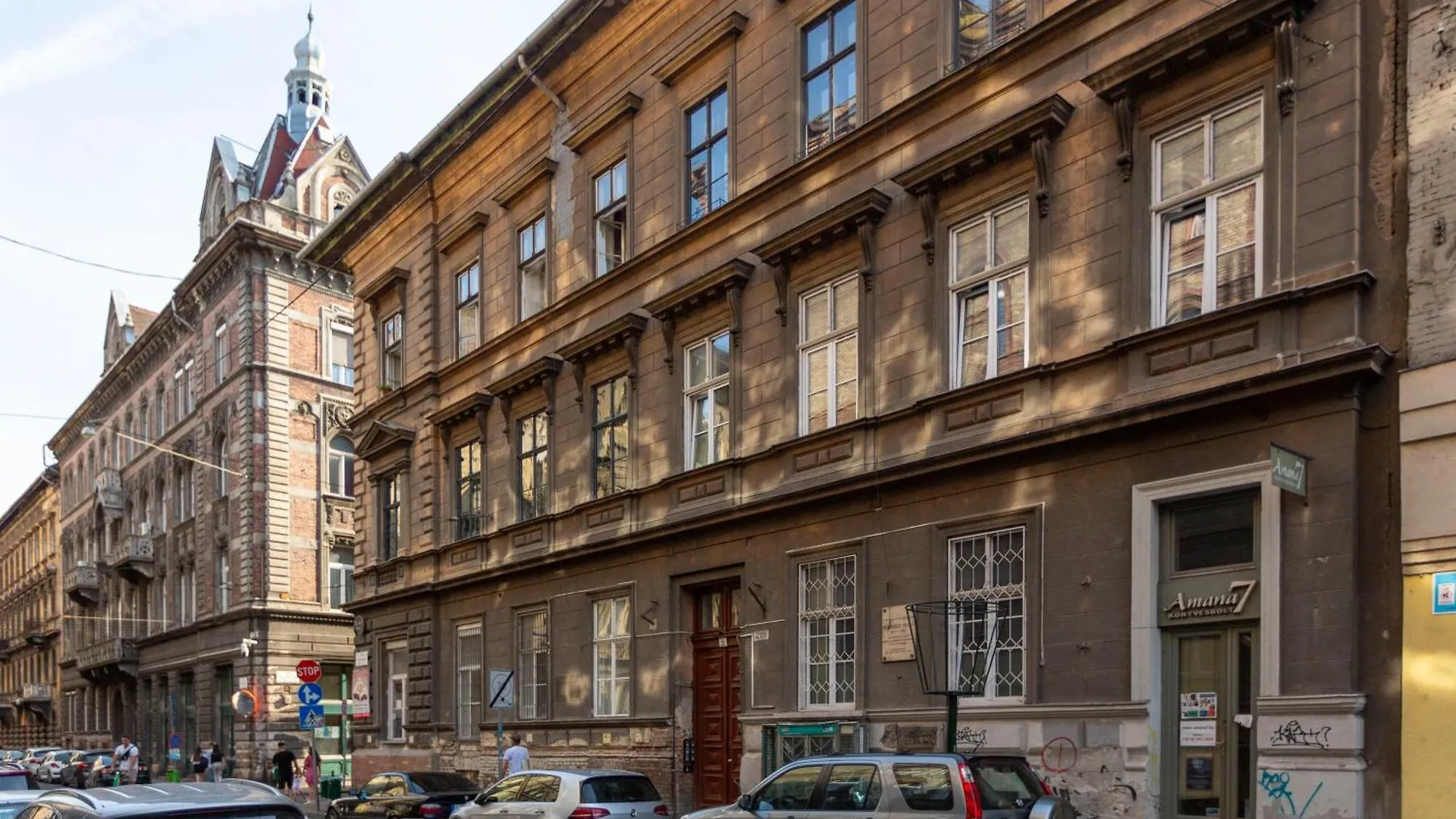 Luxurious & Spacious Central Apartment In The Kertesz Street location